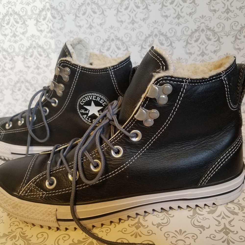 Converse Unisex Hightops w/cold weather fur lining. Sizes: M-6 W-8